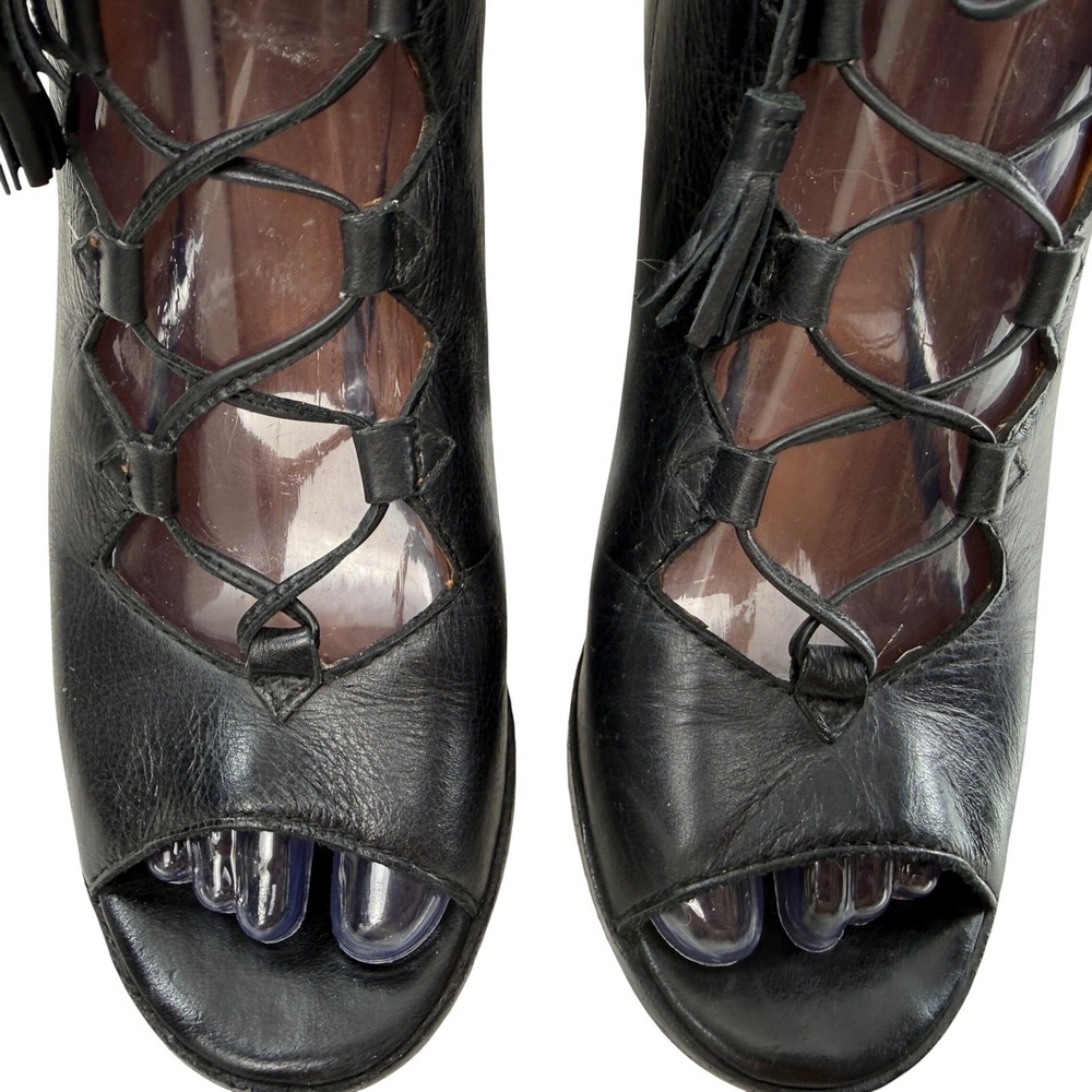 Shoes - Picture 6 of 9